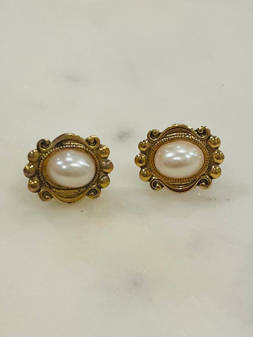 Vintage Gold Tone Pearl Stud Earrings