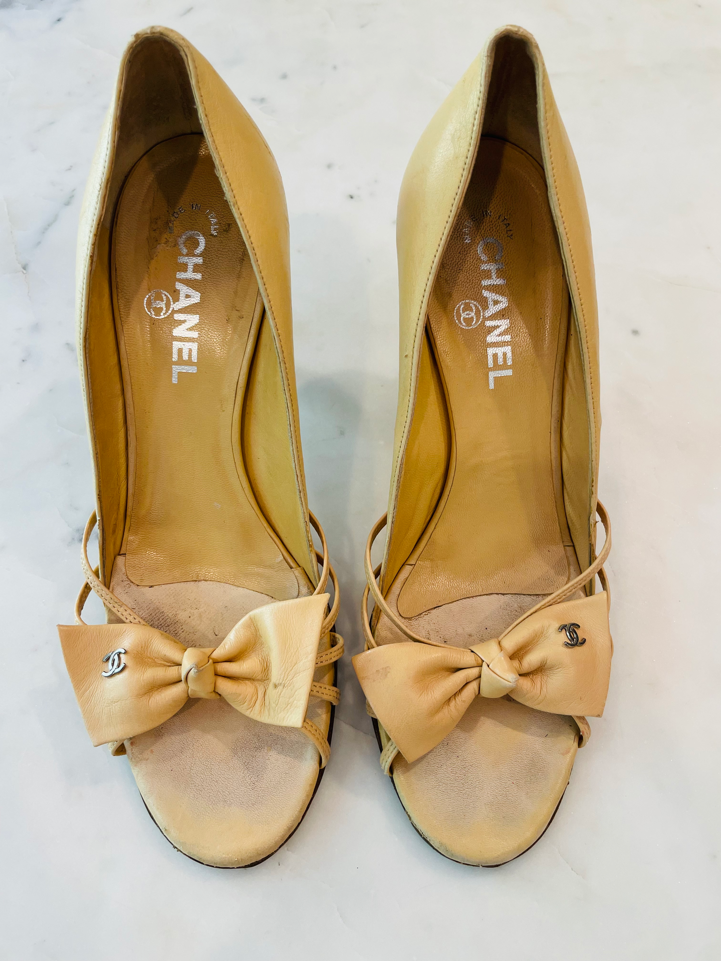 Chanel Vintage Dainty Leather Bow Pumps