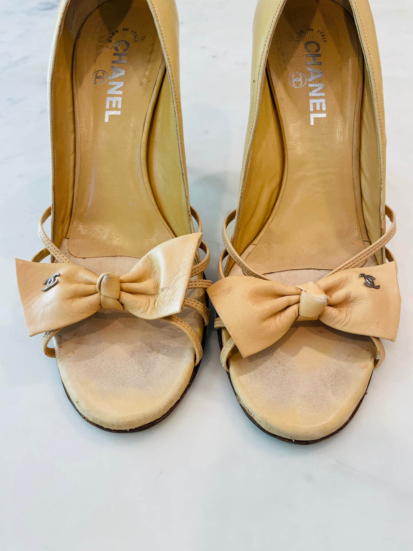 Chanel Vintage Dainty Leather Bow Pumps