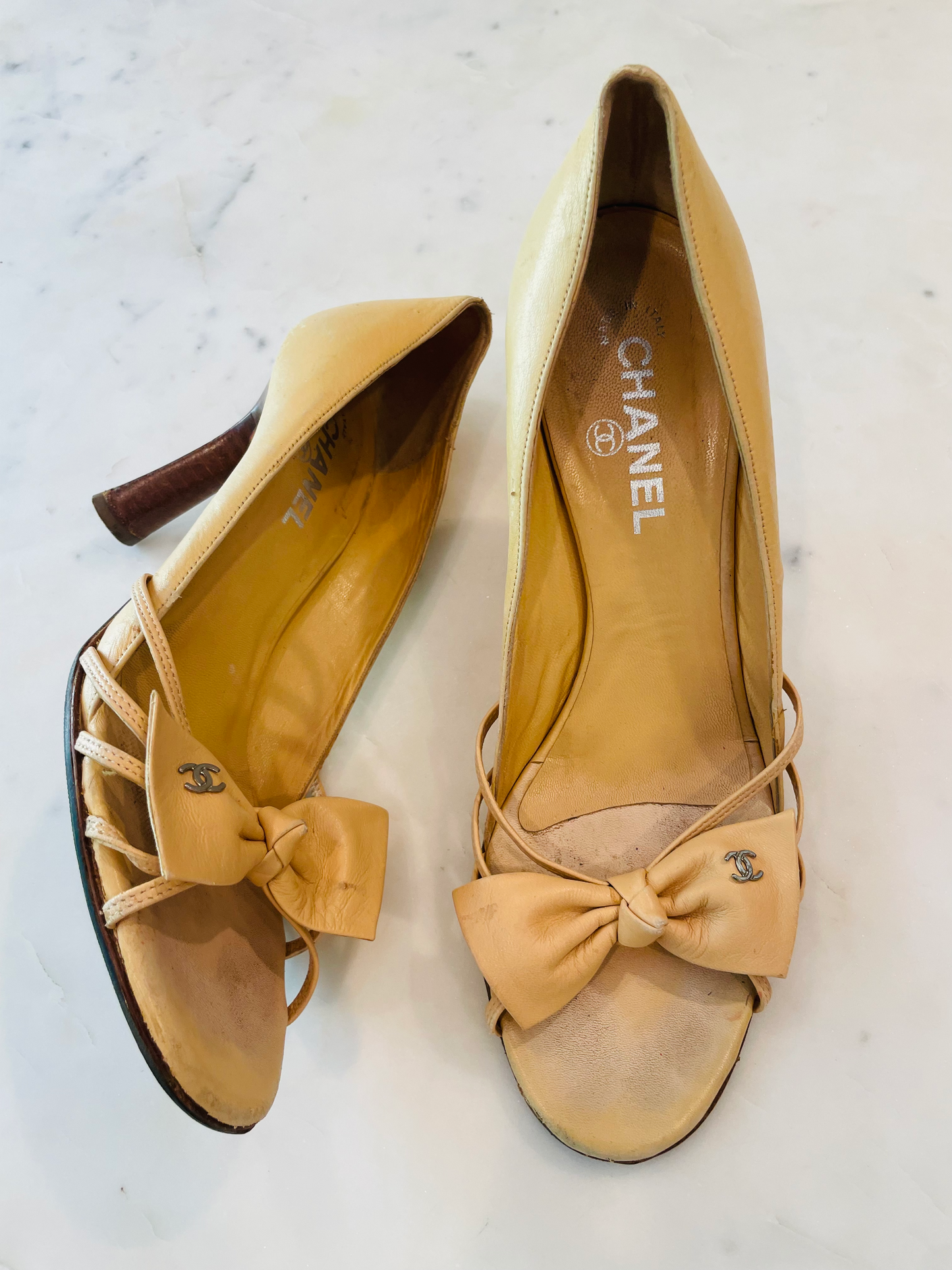 Chanel Vintage Dainty Leather Bow Pumps