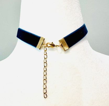 Vintage Velvet Cameo Choker