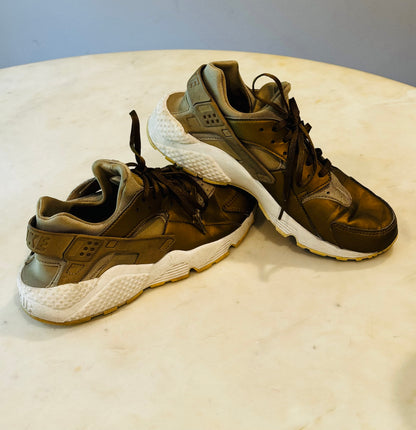 Vintage Nike Air Huarache Sneakers